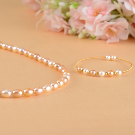 Stylish Pearl Necklace and Bracelet