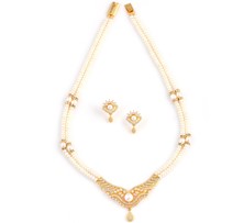 Pearls yellowish White Czs necklace and earrings set.